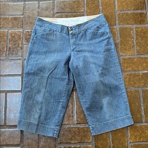 Dockers Medium Wash Midrise Capri Jean